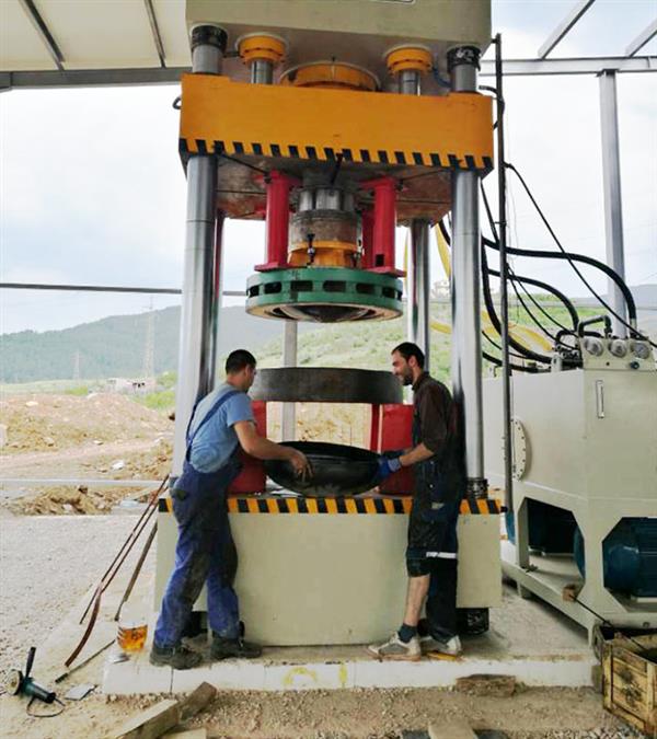 封頭拉伸機(jī)(圖1)